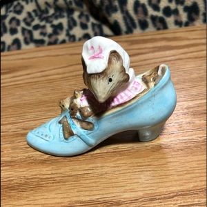 BEATRIX POTTER “The Old Woman who Lived in a Shoe”